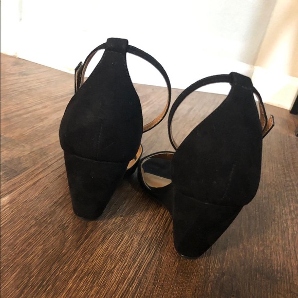 Sandals - Picture 2 of 4